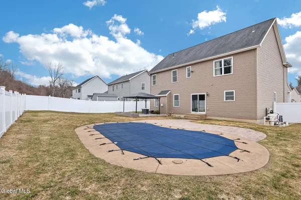 $629,900 | 6 Jennifer Drive, Halfmoon, NY 12118