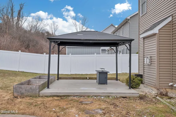 $629,900 | 6 Jennifer Drive, Halfmoon, NY 12118