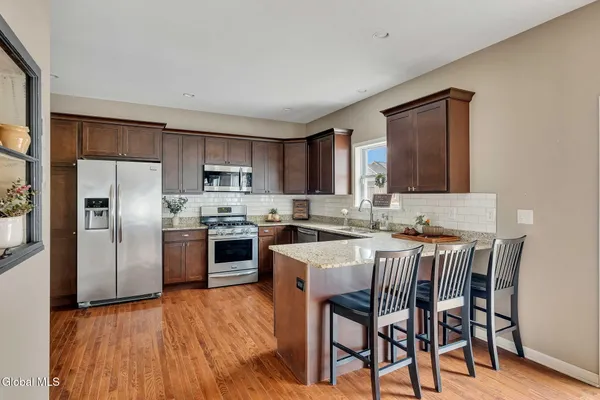 $629,900 | 6 Jennifer Drive, Halfmoon, NY 12118