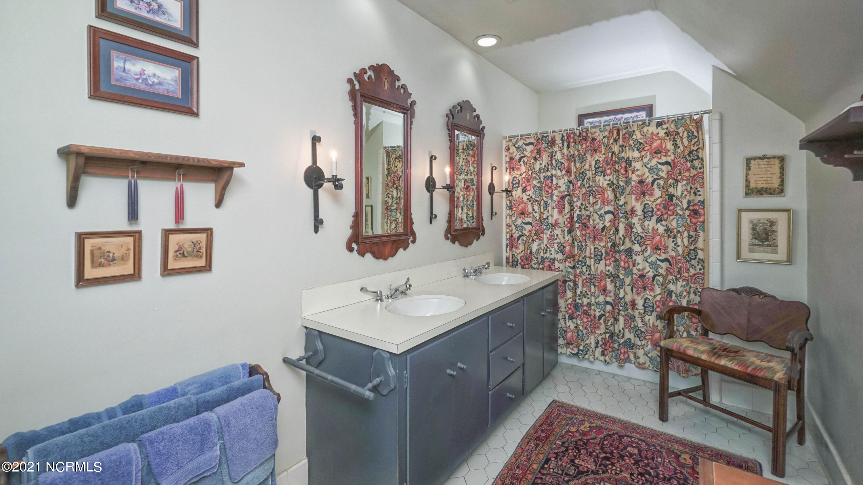 1607 Captains Road Tarboro, NC 27886 - Photo 32 of 36 31 2ND FLOOR BATHROOM