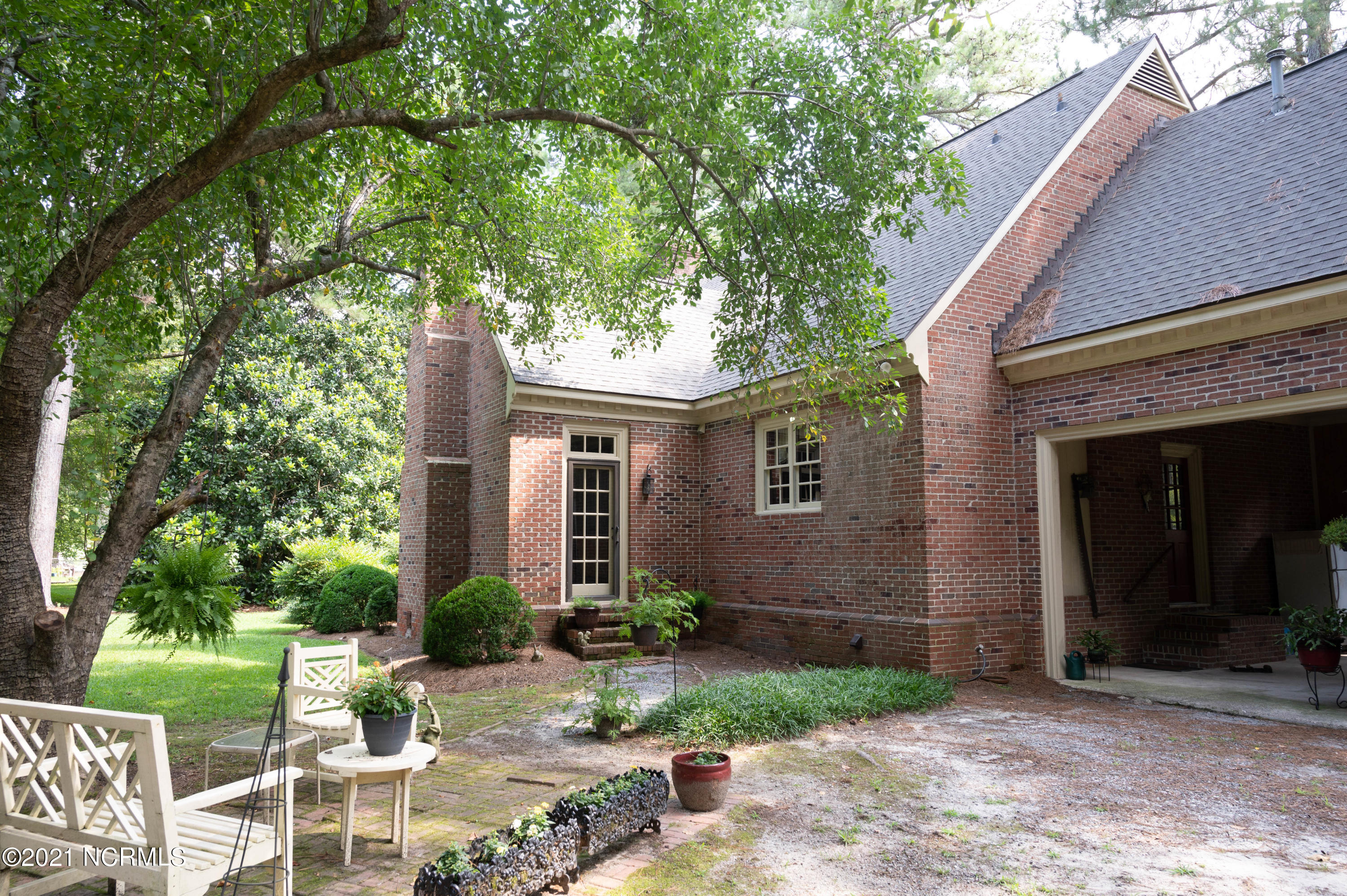1607 Captains Road Tarboro, NC 27886 - Photo 7 of 36 7 GARAGE