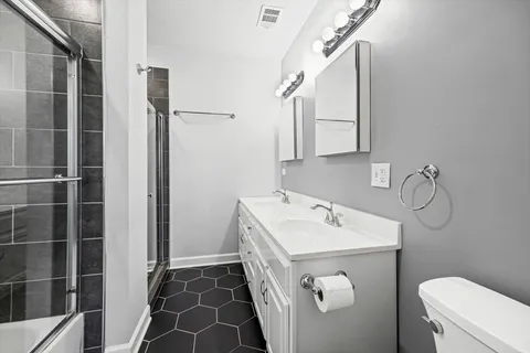 $225,000 | 3022 West Washington Boulevard, Unit 2, Chicago, IL 60612