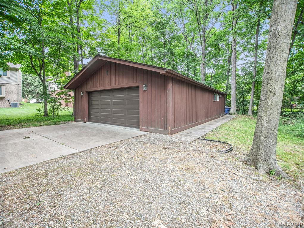 3550 Winter Creek Road Rochester Hills, MI 48307 - Photo 24 of 28