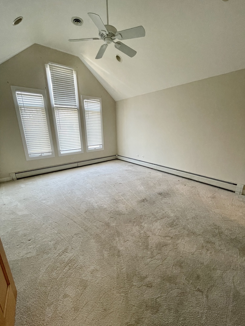 990 Stonehedge Drive Addison, IL 60101 - Photo 12 of 18 a view of an empty room