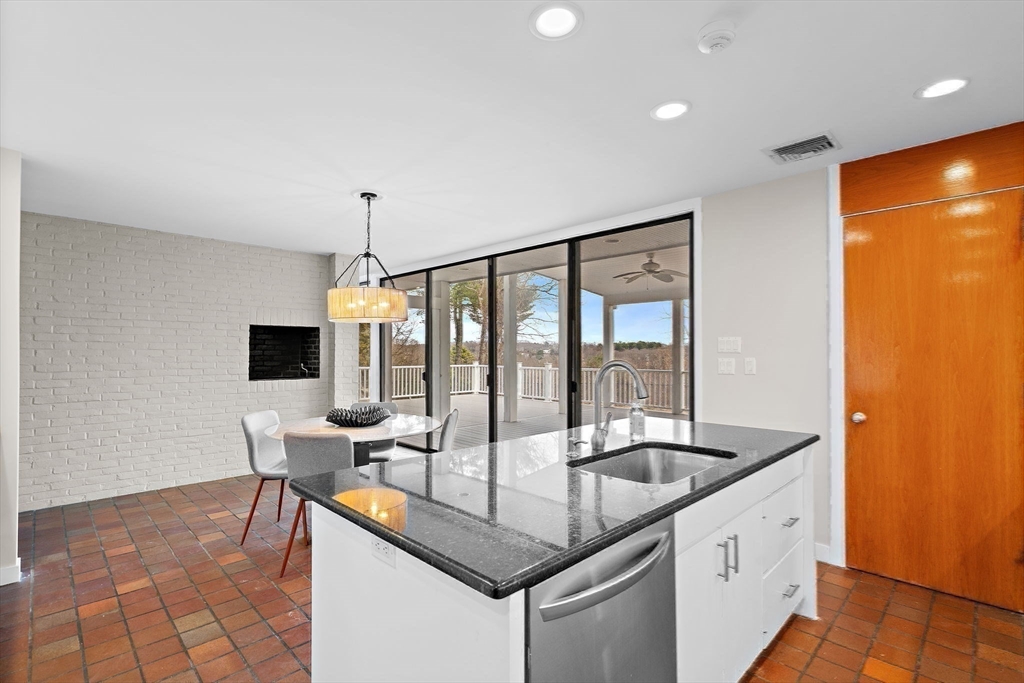 16 Huckleberry Hill Road Lincoln, MA 01773 - Photo 15 of 38