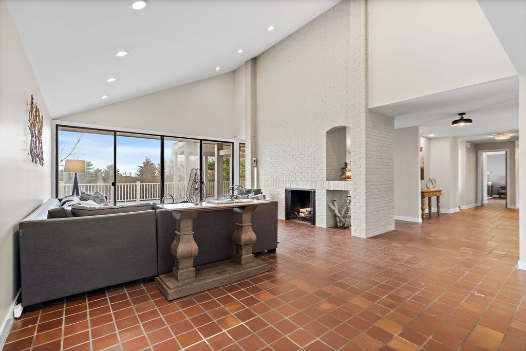 16 Huckleberry Hill Road Lincoln, MA 01773 - Photo 4 of 38