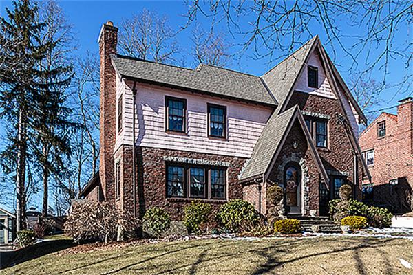 65 Richardson Road Belmont, MA 02478 - Photo 1 of 30 Gallery Image 1