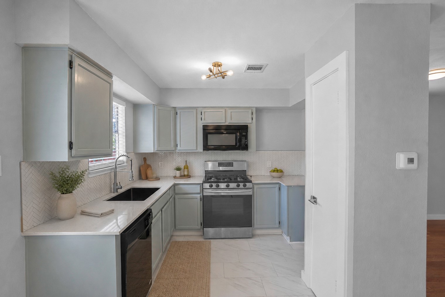 800 Smoke Signal Pass Pflugerville, TX 78660 - Photo 4 of 40 A well-appointed kitchen features abundant cabinetry and crisp countertops, ideal for culinary creations.