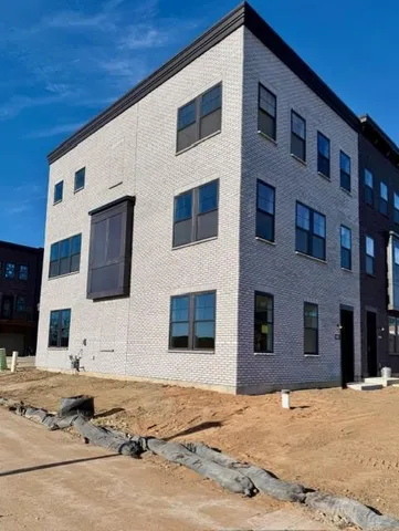 $794,990 | 909 Mount Curve Boulevard, Unit I, St. Paul, MN 55116