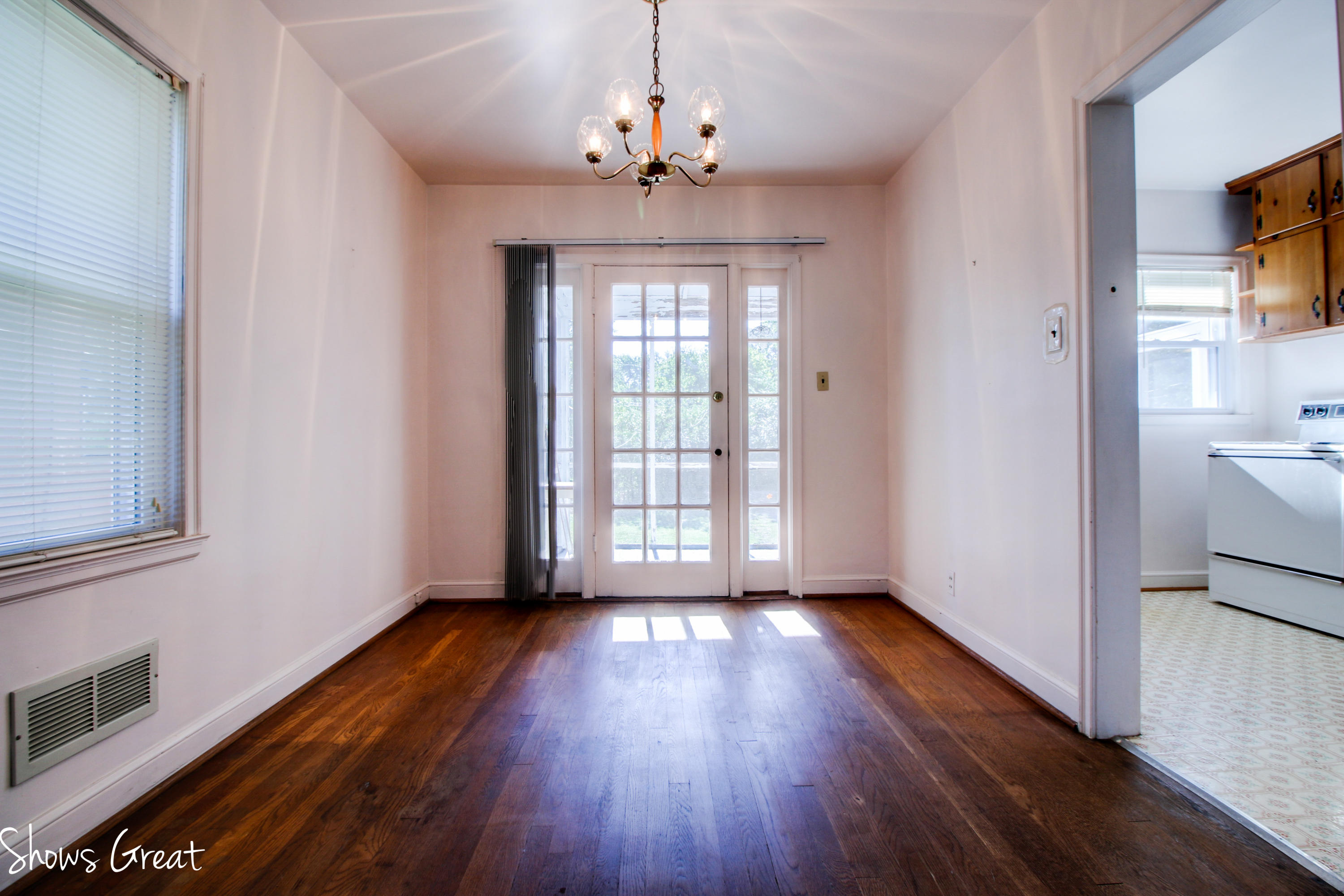 1922 Avon Road Southwest Roanoke, VA 24015 - Photo 5 of 24 _MG_4673_4_5