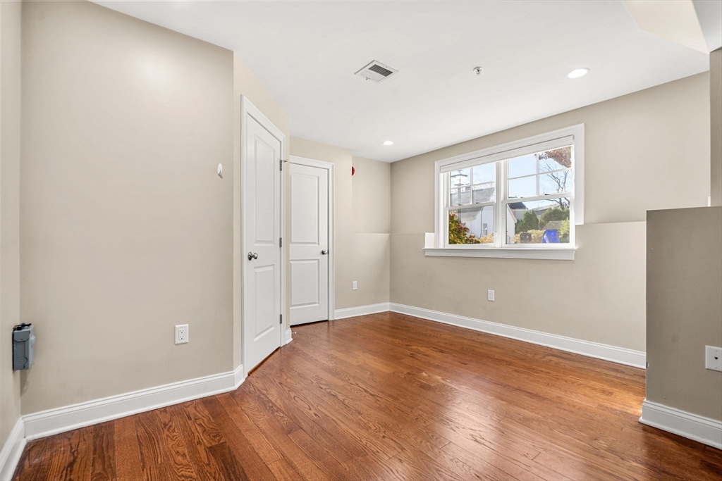 28 Meadowbrook Road, Unit 28 Chestnut Hill, MA 02467 - Photo 32 of 39