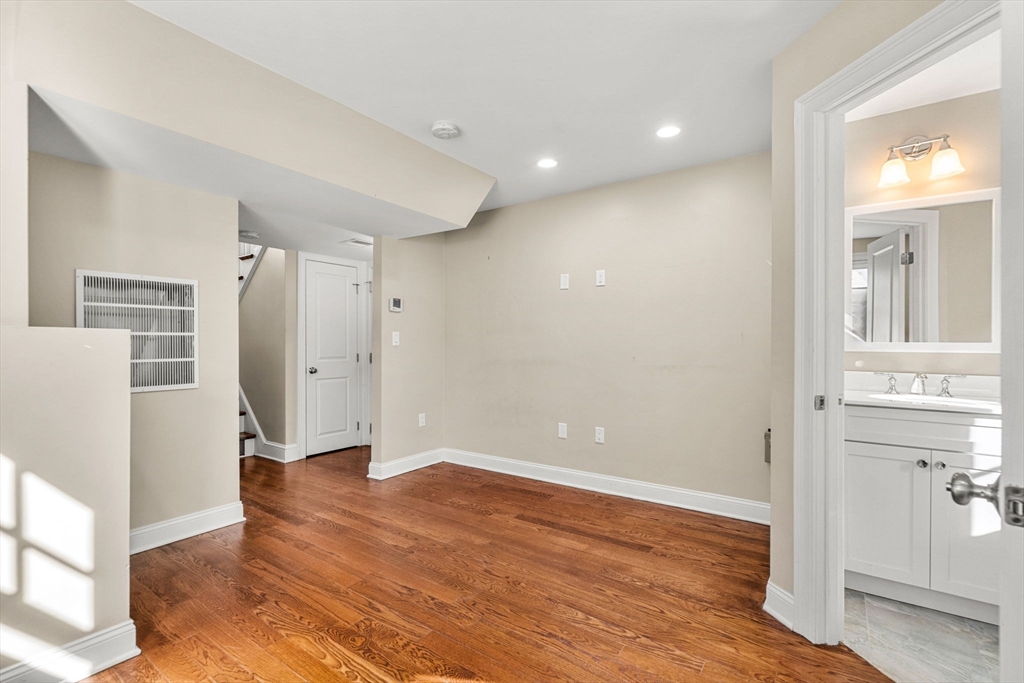 28 Meadowbrook Road, Unit 28 Chestnut Hill, MA 02467 - Photo 33 of 39