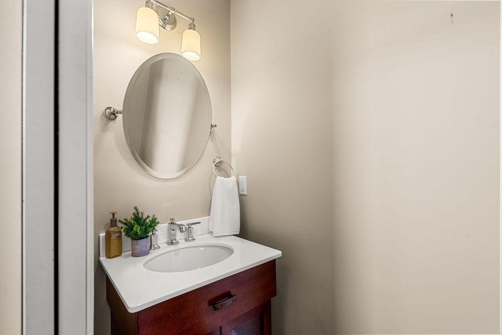 28 Meadowbrook Road, Unit 28 Chestnut Hill, MA 02467 - Photo 7 of 39