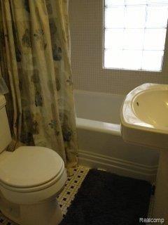 1407 Nottingham Road Grosse Pointe, MI 48230 - Photo 17 of 27 bath 2.JPG