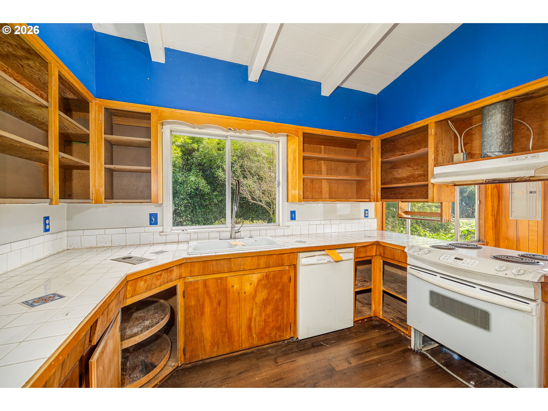 11736 Orchard Avenue Mapleton, OR 97453 - Photo 5 of 42