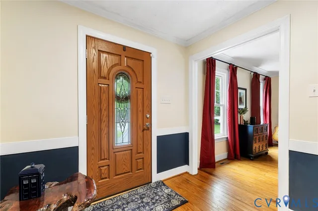 a view of livingroom with furniture and closet