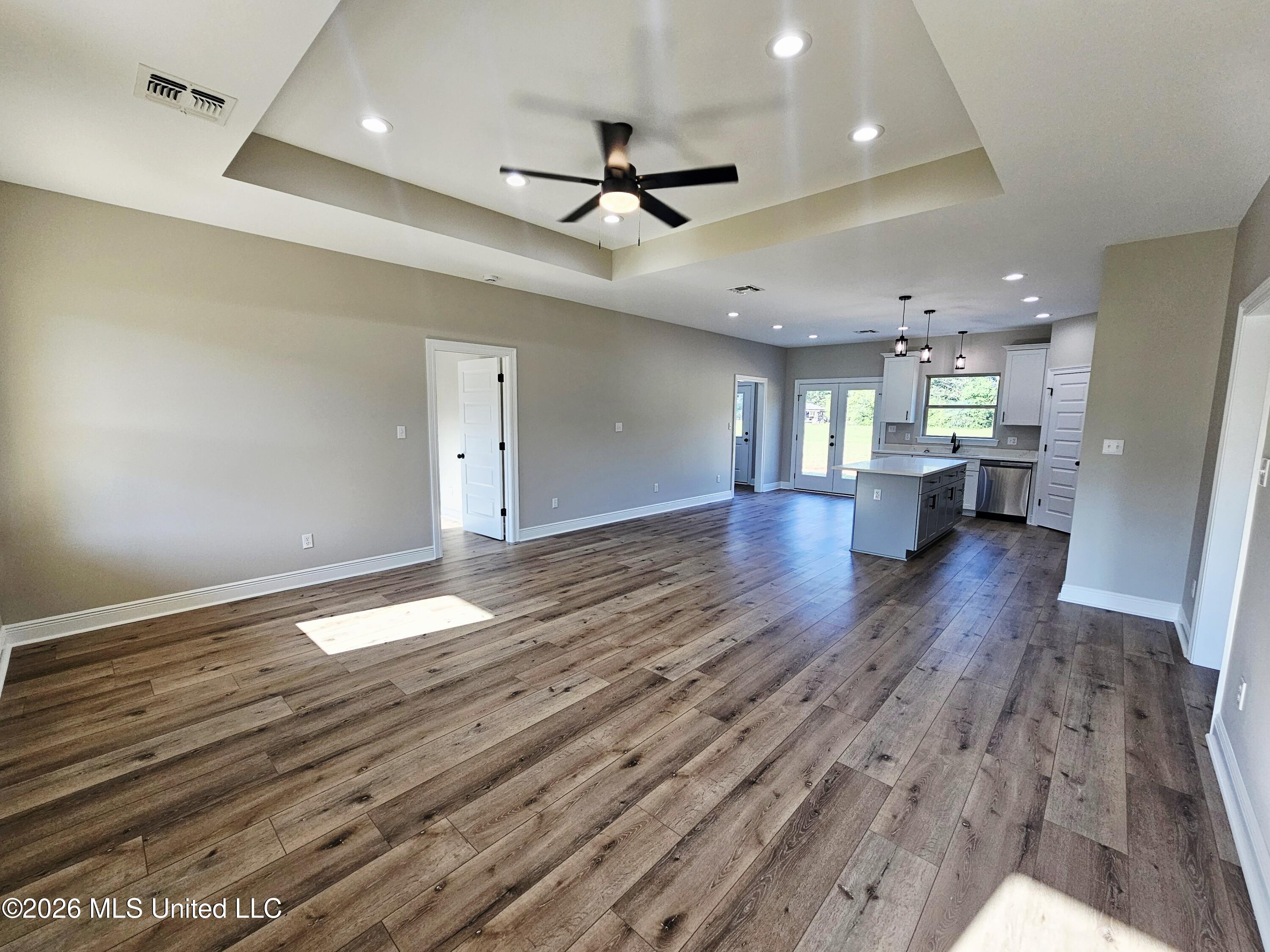 1692 Ceasar Road Carriere, MS 39426 - Photo 3 of 29 Living room