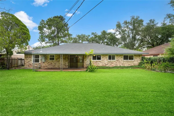 $2,600 | 6007 Claridge Drive, Houston, TX 77096
