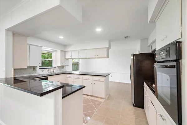 $2,600 | 6007 Claridge Drive, Houston, TX 77096