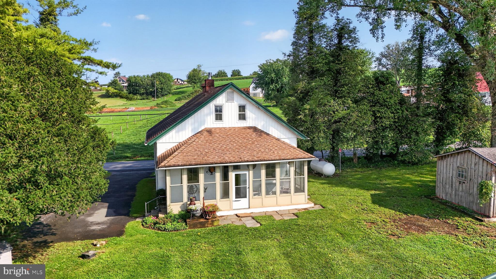 325 Cambridge Road Narvon, PA 17555 - Photo 4 of 62 Gallery Image 4