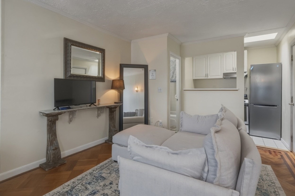 241 West Newtown Street, Unit 8 Boston, MA 02115 - Photo 4 of 9