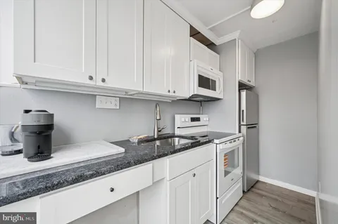 $235,000 | 224 West Rittenhouse Square, Unit 715A, Philadelphia, PA 19103
