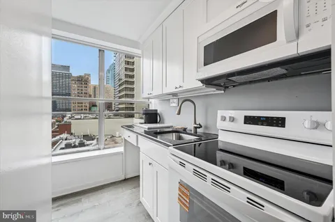 $235,000 | 224 West Rittenhouse Square, Unit 715A, Philadelphia, PA 19103