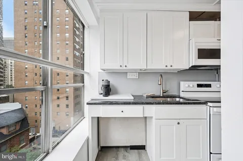 $235,000 | 224 West Rittenhouse Square, Unit 715A, Philadelphia, PA 19103