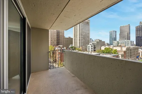$235,000 | 224 West Rittenhouse Square, Unit 715A, Philadelphia, PA 19103