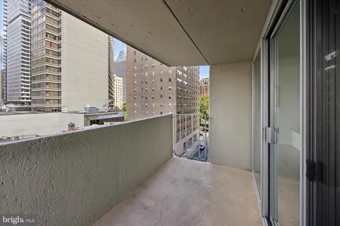 $235,000 | 224 West Rittenhouse Square, Unit 715A, Philadelphia, PA 19103