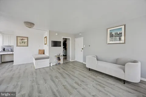 $235,000 | 224 West Rittenhouse Square, Unit 715A, Philadelphia, PA 19103