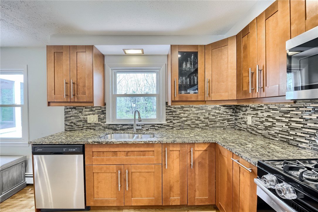 209 Chatworth Road North Kingstown, RI 02852 - Photo 11 of 37 Gallery Image 11