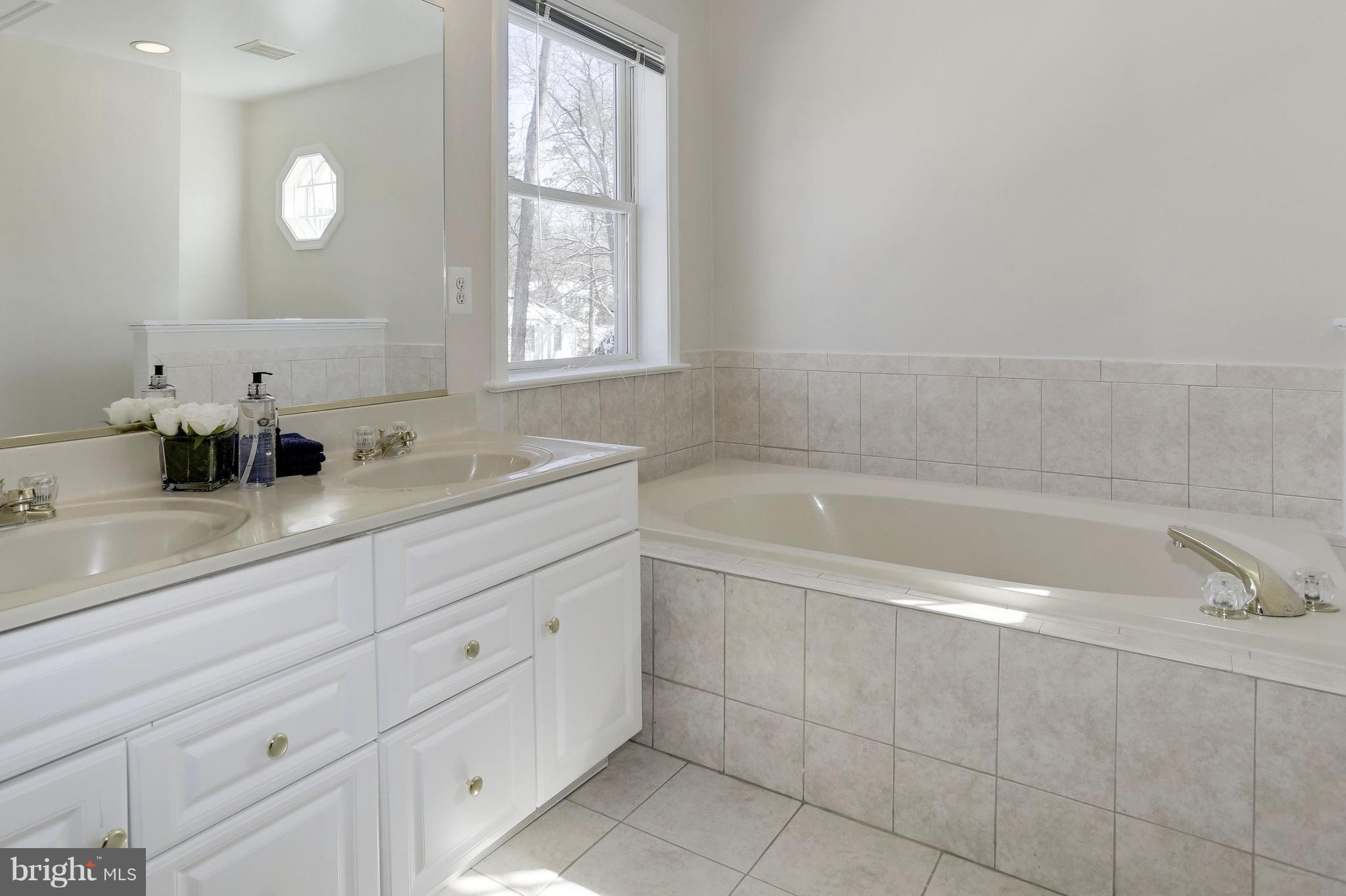 5705 Northfield Road Bethesda, MD 20817 - Photo 14 of 27 Bath (Master)