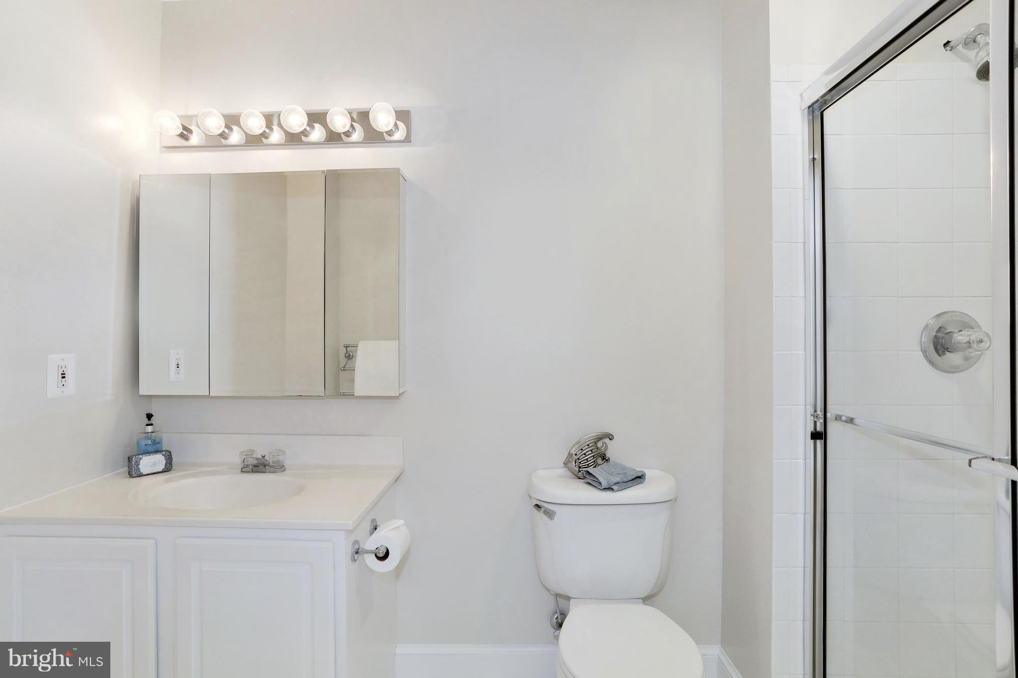 5705 Northfield Road Bethesda, MD 20817 - Photo 18 of 27 Guest Suite Bath