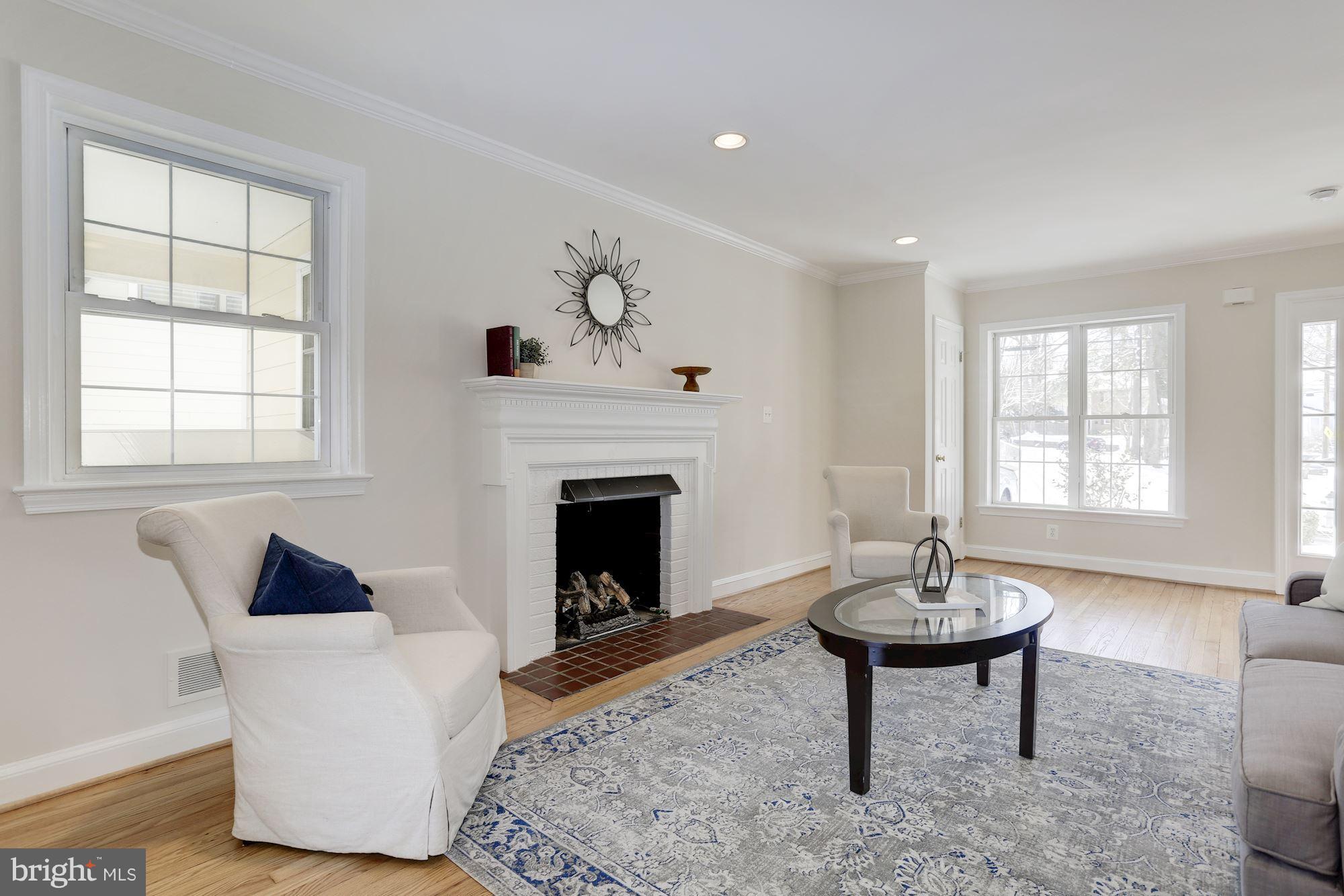 5705 Northfield Road Bethesda, MD 20817 - Photo 3 of 27 Living Room