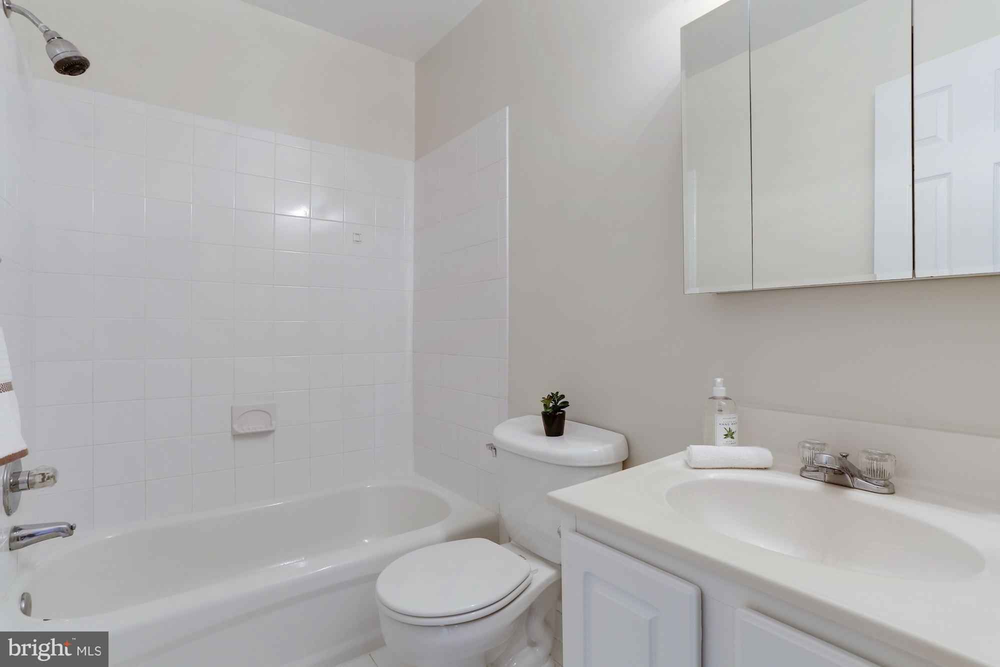 5705 Northfield Road Bethesda, MD 20817 - Photo 21 of 27 Bath (Master)