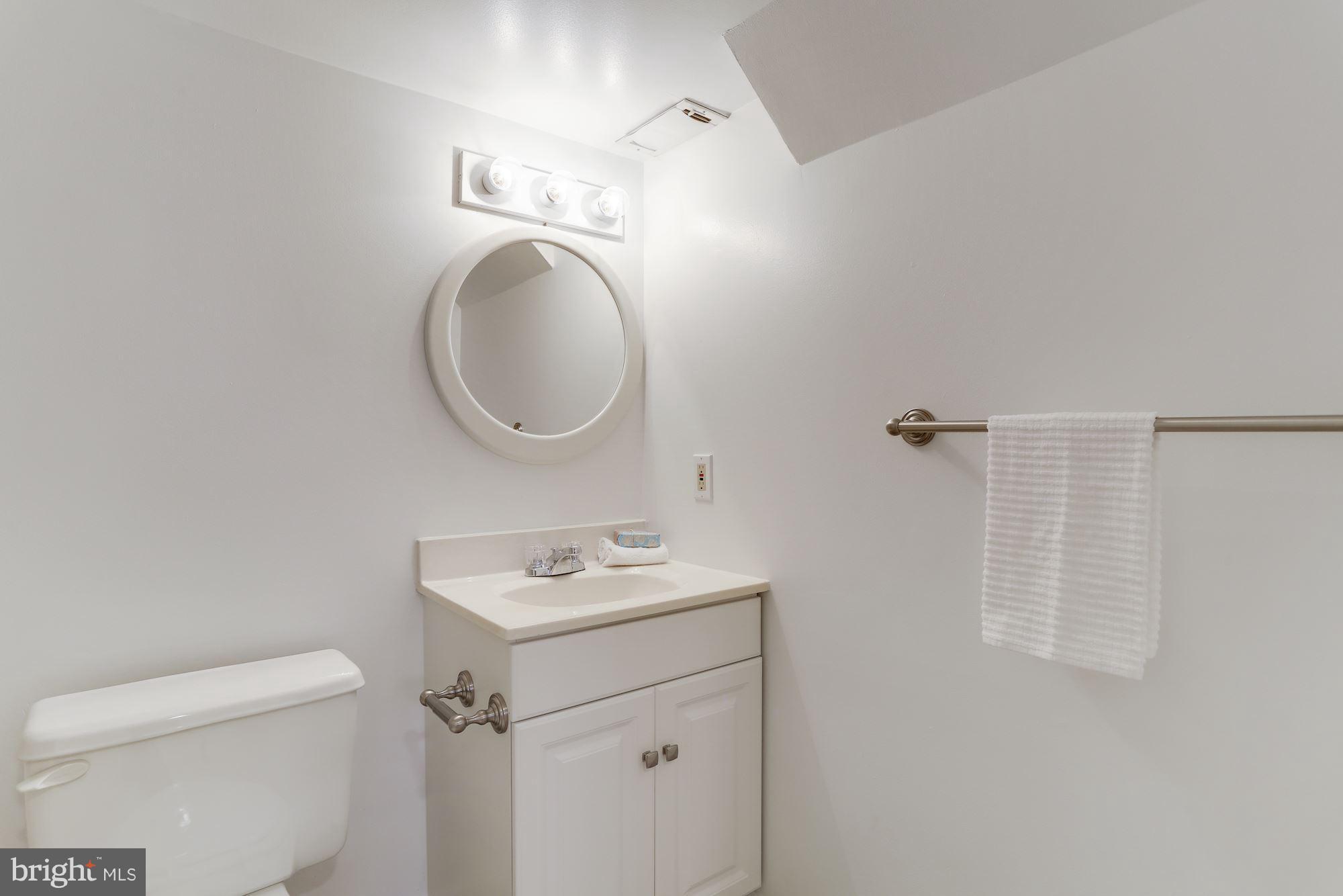 5705 Northfield Road Bethesda, MD 20817 - Photo 23 of 27 Bath