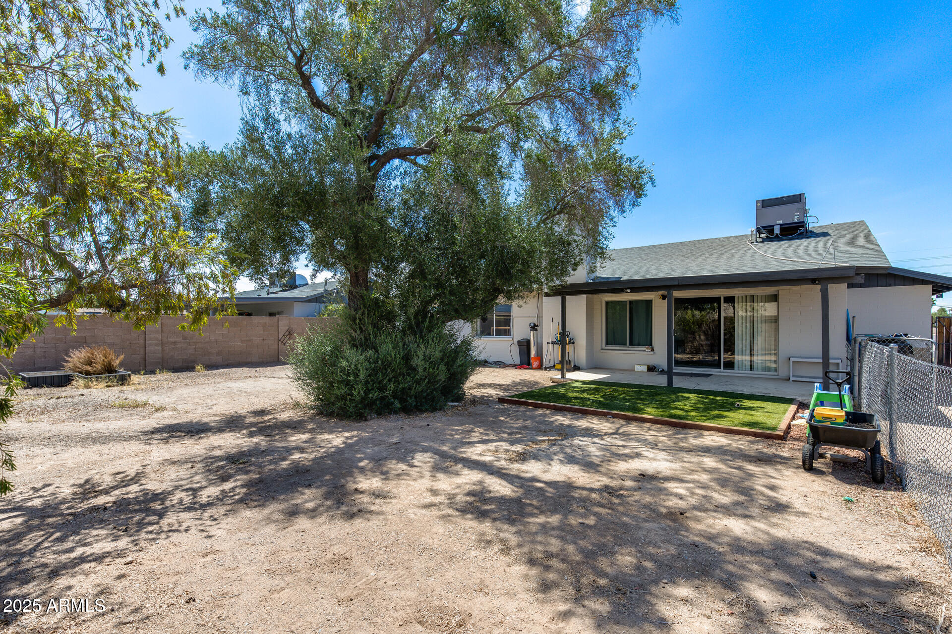 3844 West Calavar Road Phoenix, AZ 85053 - Photo 5 of 37