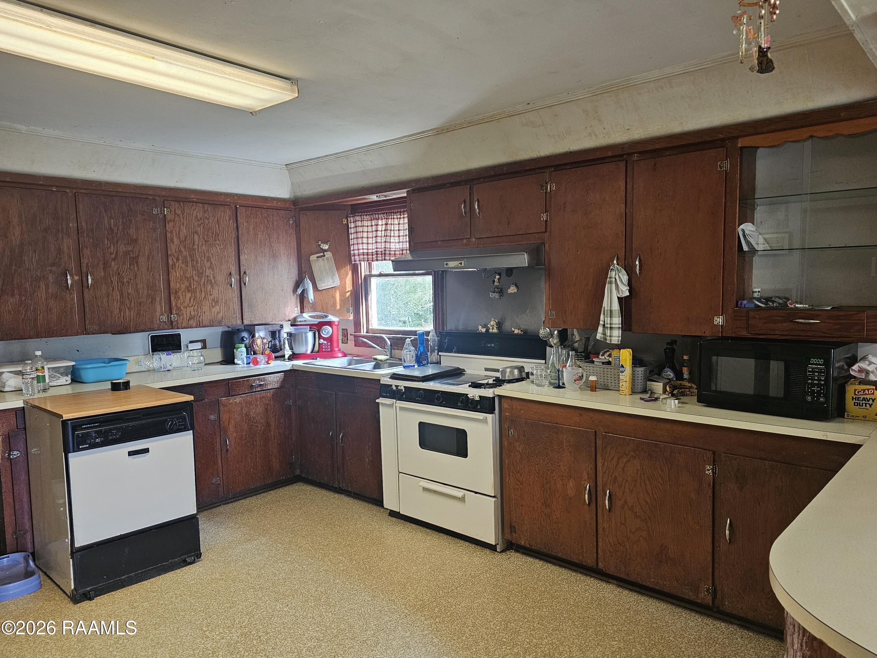 6302 Daspit Road New Iberia, LA 70563 - Photo 3 of 19 20260110_143949