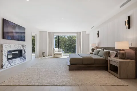220 2 Holes Water Road, East Hampton, NY 11937