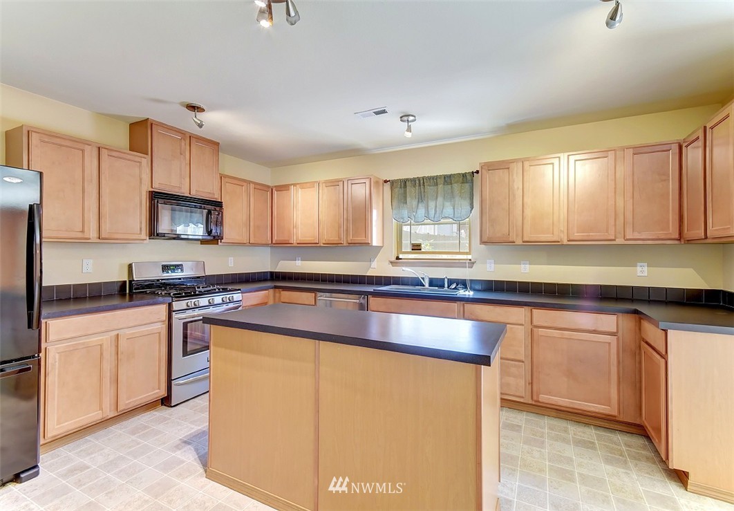 1404 175th Street Southeast Bothell, WA 98012 - Photo 4 of 14 Gallery Image 4