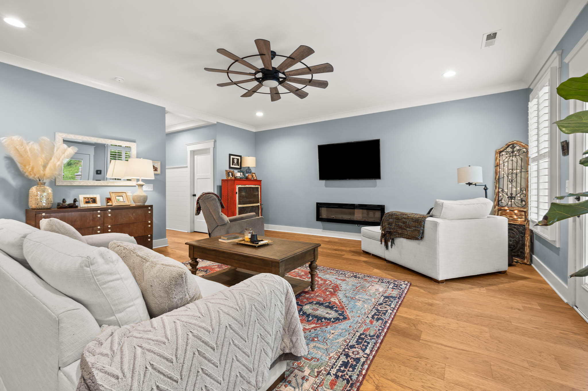 637 Lullwater Road Chattanooga, TN 37405 - Photo 10 of 40 Living Room