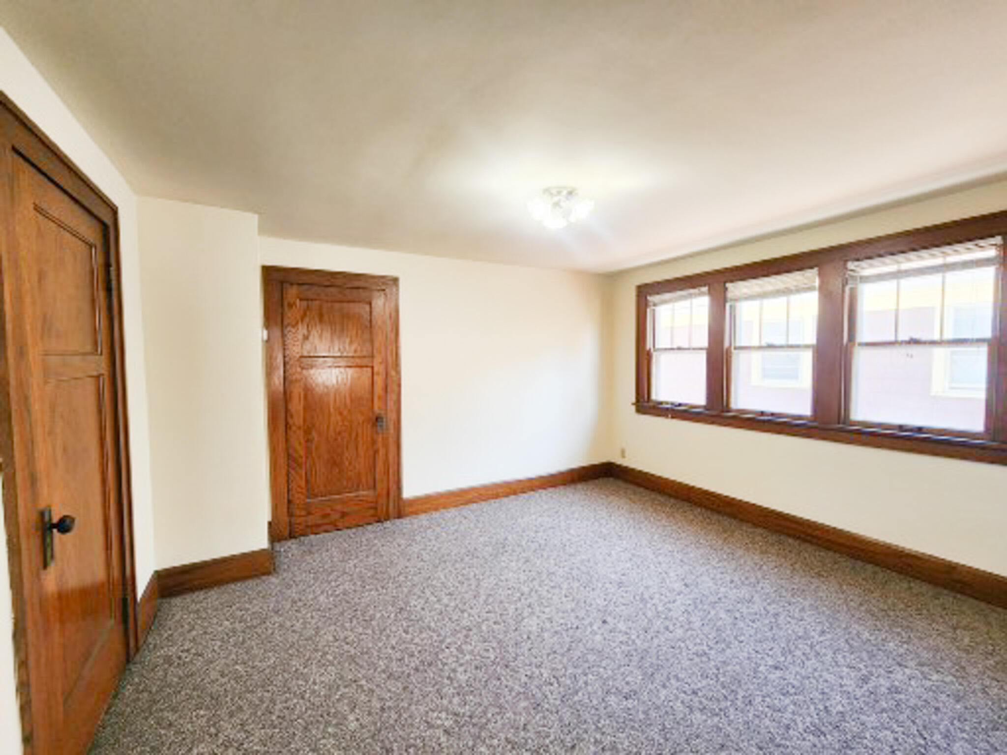 1235 Monroe Avenue Racine, WI 53405 - Photo 3 of 7 Dining Room