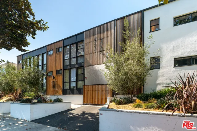 a view of a house with a street view
