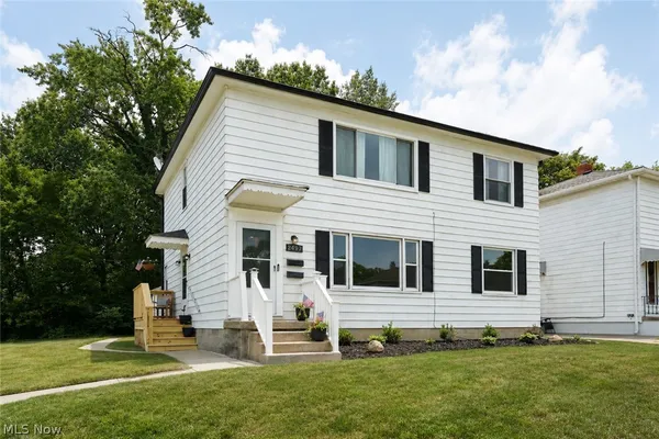 $1,850 | 2497 21st Street, Cuyahoga Falls, OH 44223