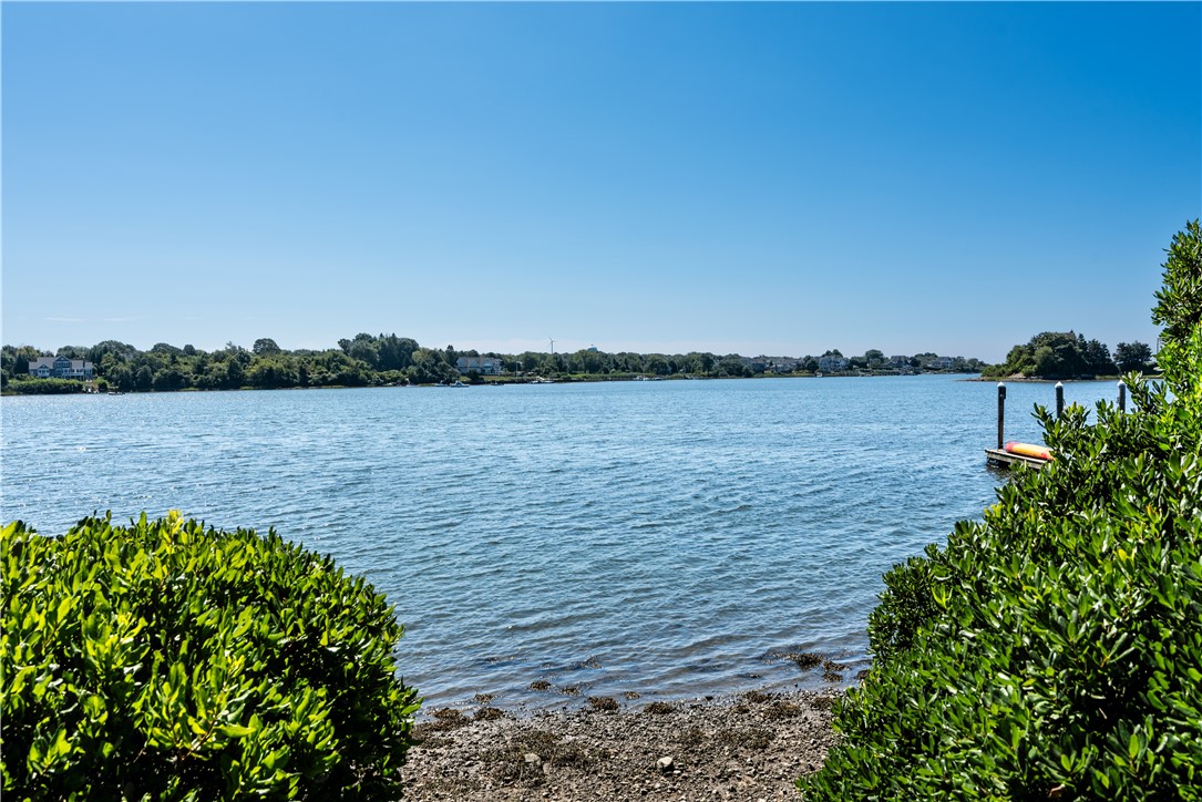 39 Franks Neck Road Narragansett, RI 02882 - Photo 16 of 19