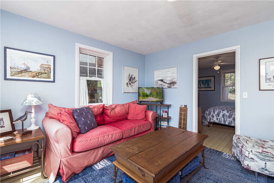 39 Franks Neck Road Narragansett, RI 02882 - Photo 4 of 19