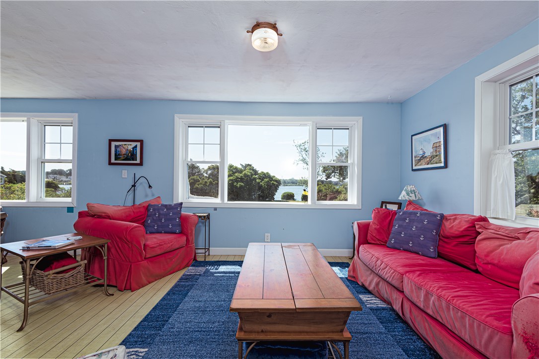 39 Franks Neck Road Narragansett, RI 02882 - Photo 5 of 19