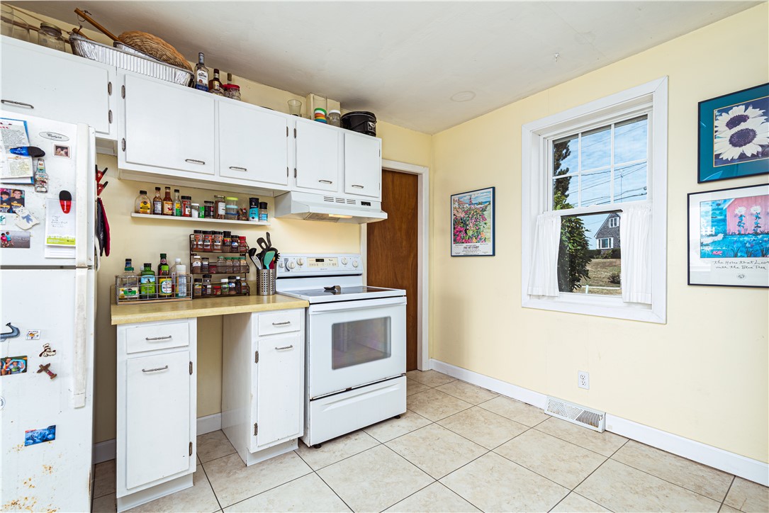 39 Franks Neck Road Narragansett, RI 02882 - Photo 8 of 19