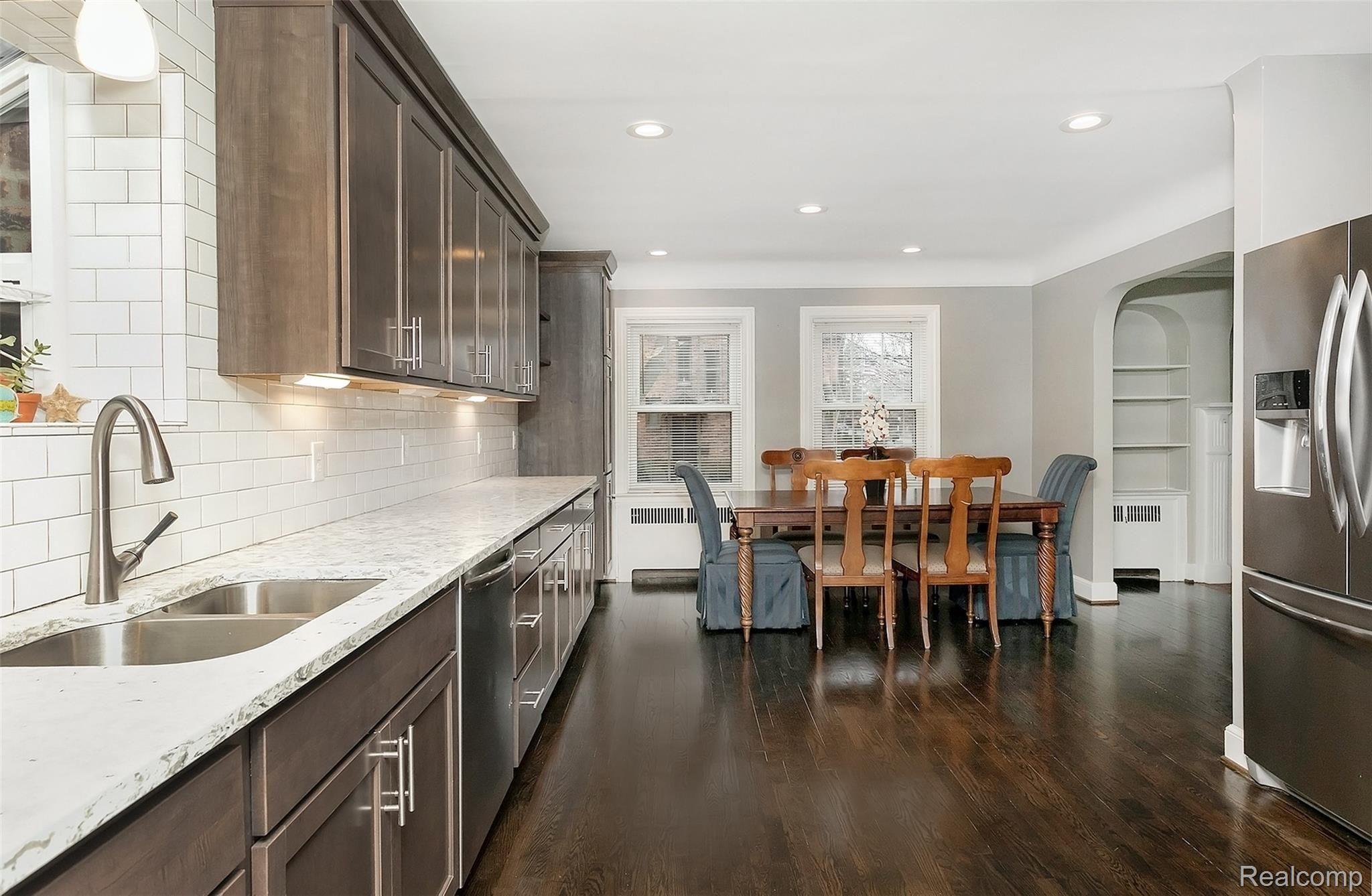 377 McMillan Road Grosse Pointe, MI 48236 - Photo 11 of 38 Kitchen and dining room